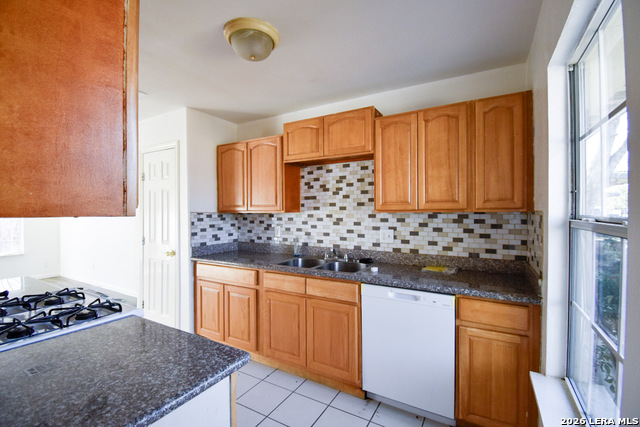 Image 20 of 47 For 346 Ashland  