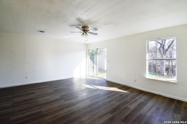 Image 21 of 47 For 346 Ashland  