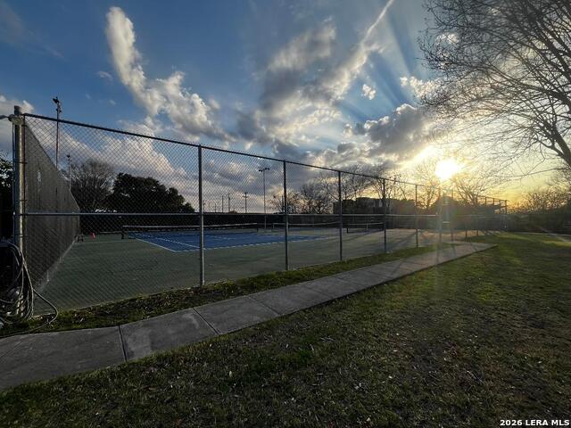 Image 28 of 30 For 7711 Broadway  31c