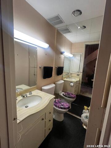 Image 8 of 30 For 7711 Broadway  31c