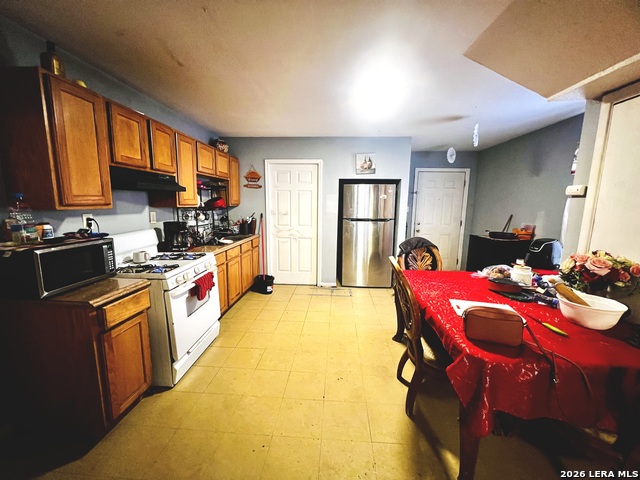 Listing photo id 2 for 222 Tampa  