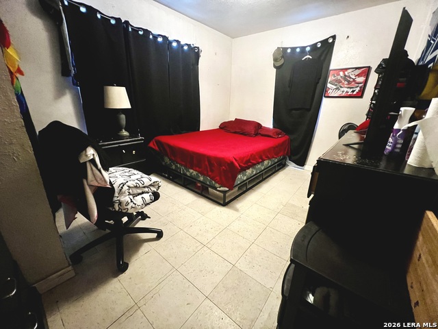 Listing photo id 4 for 222 Tampa  