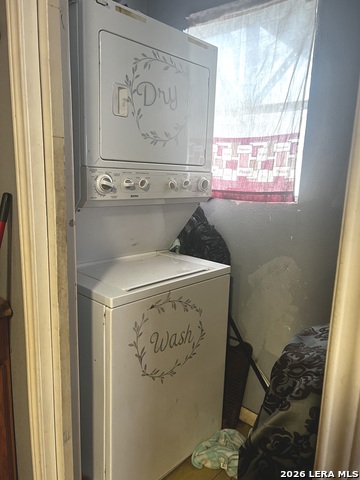 Listing photo id 5 for 222 Tampa  