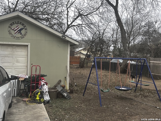 Listing photo id 6 for 222 Tampa  