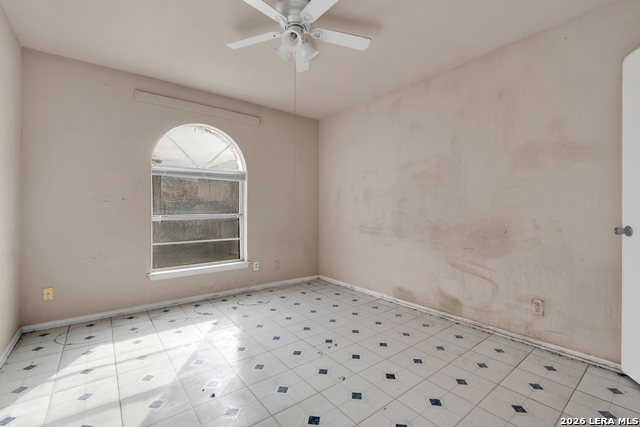 Image 11 of 17 For 1229 Klondike