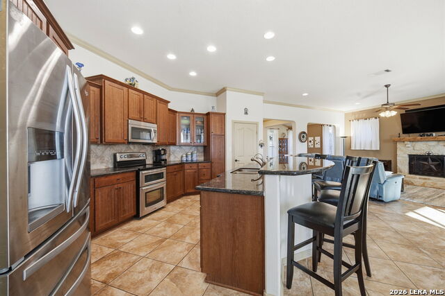 Listing photo id 8 for 1616 Canyon Lake Dr