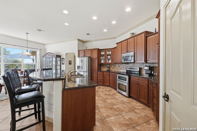 Listing photo id 10 for 1616 Canyon Lake Dr