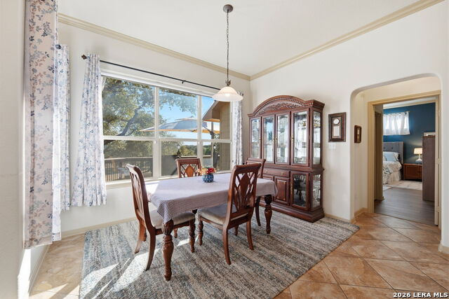 Listing photo id 11 for 1616 Canyon Lake Dr