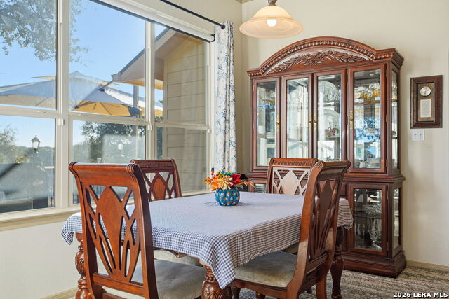 Listing photo id 16 for 1616 Canyon Lake Dr