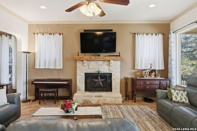 Listing photo id 17 for 1616 Canyon Lake Dr