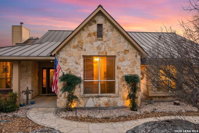 Listing photo id 18 for 1616 Canyon Lake Dr