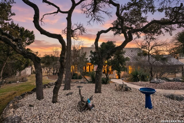 Listing photo id 19 for 1616 Canyon Lake Dr