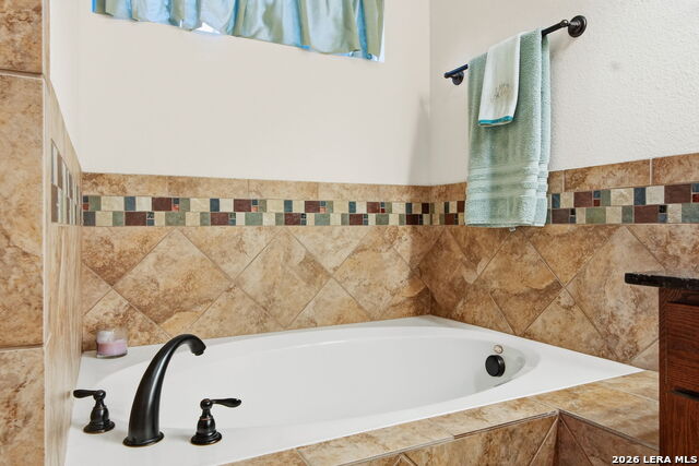 Listing photo id 28 for 1616 Canyon Lake Dr