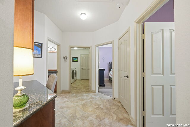 Listing photo id 29 for 1616 Canyon Lake Dr