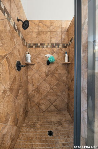 Listing photo id 36 for 1616 Canyon Lake Dr