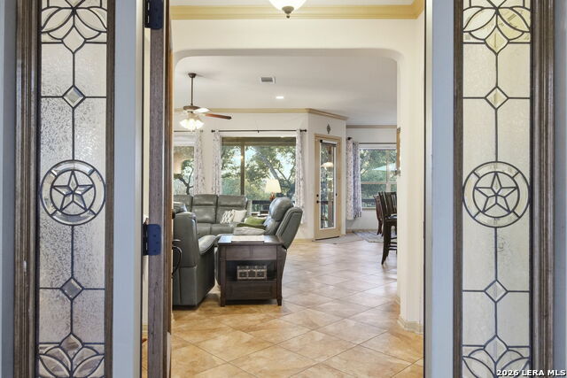 Listing photo id 2 for 1616 Canyon Lake Dr