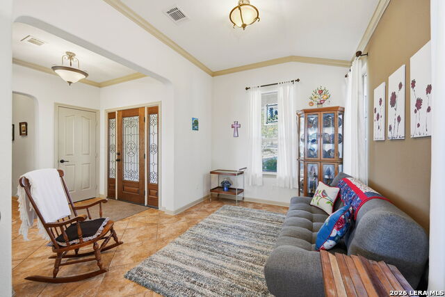 Listing photo id 3 for 1616 Canyon Lake Dr