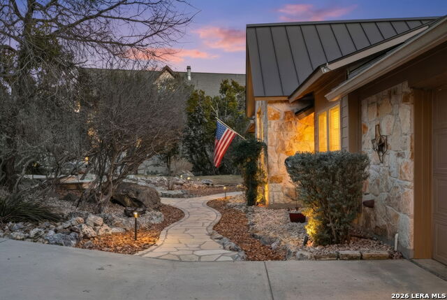 Listing photo id 4 for 1616 Canyon Lake Dr