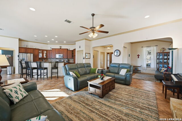 Listing photo id 5 for 1616 Canyon Lake Dr