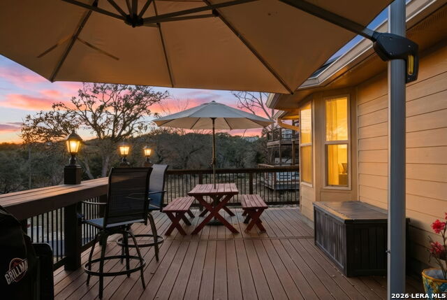 Listing photo id 73 for 1616 Canyon Lake Dr