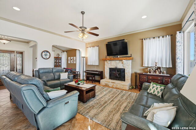 Listing photo id 6 for 1616 Canyon Lake Dr