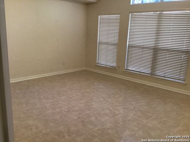 Listing photo id 14 for 9615 Rocksprings