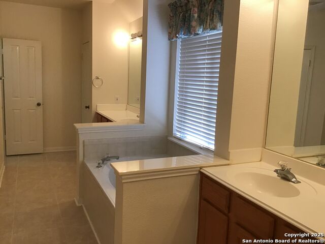 Listing photo id 15 for 9615 Rocksprings