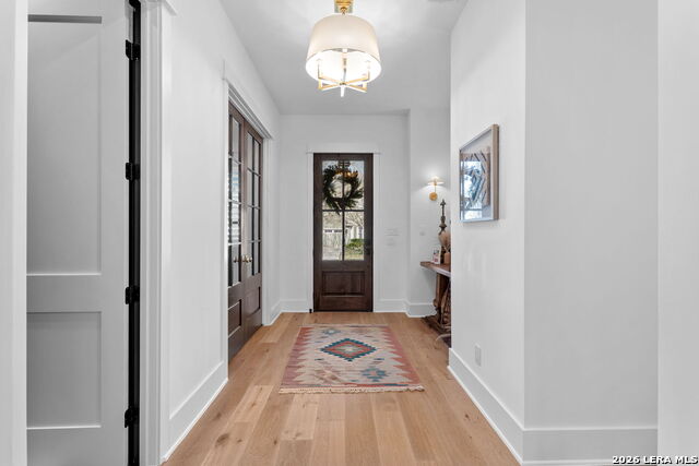 Image 10 of 37 For 808 Canterbury Hill St