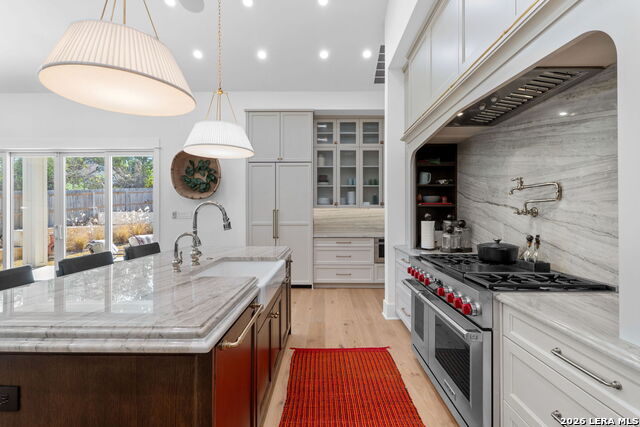 Image 17 of 37 For 808 Canterbury Hill St