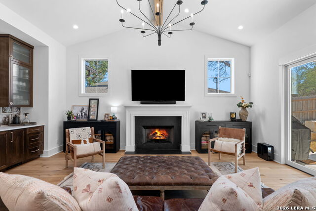 Image 19 of 37 For 808 Canterbury Hill St