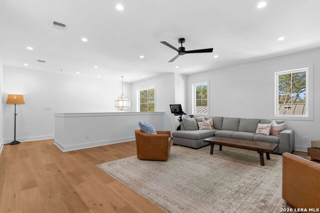 Image 29 of 37 For 808 Canterbury Hill St