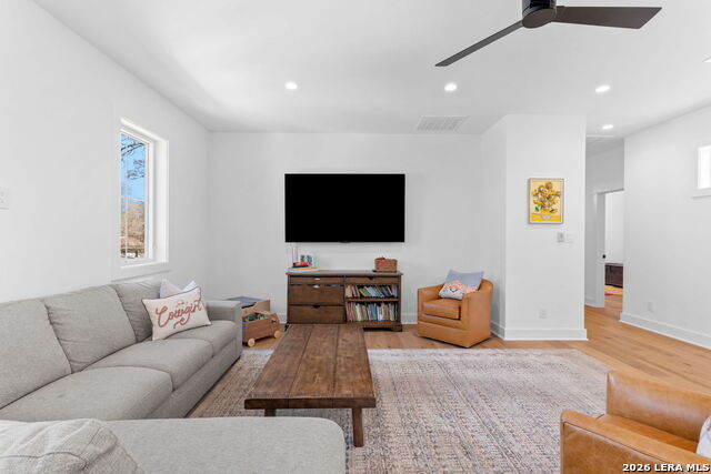 Image 31 of 37 For 808 Canterbury Hill St