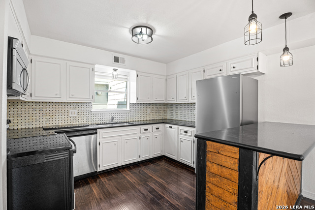 Image 10 of 37 For 11840 Sandman St  157