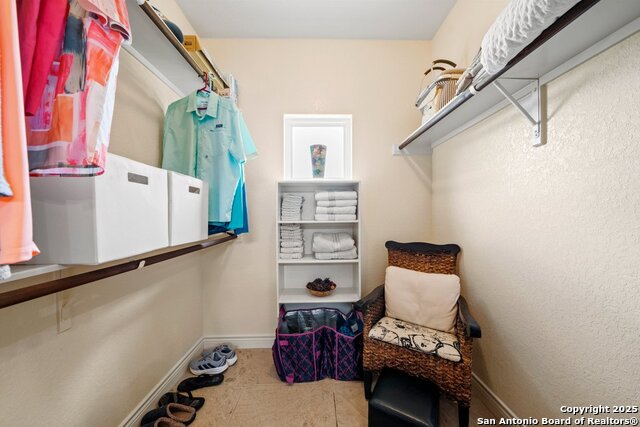 Image 14 of 32 For 617 Lake Island