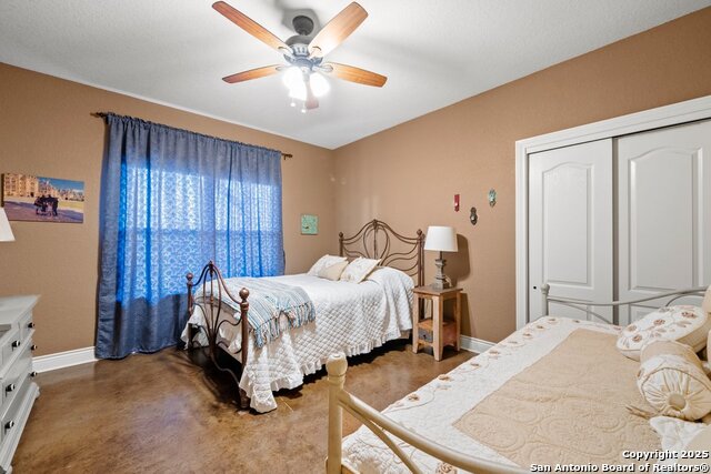 Image 15 of 32 For 617 Lake Island