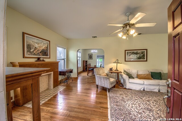 Image 4 of 35 For 281 Mariposa W