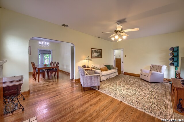 Image 5 of 35 For 281 Mariposa W