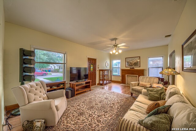 Image 7 of 35 For 281 Mariposa W