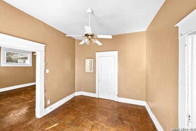 Image 18 of 51 For 124 Ashby Pl E