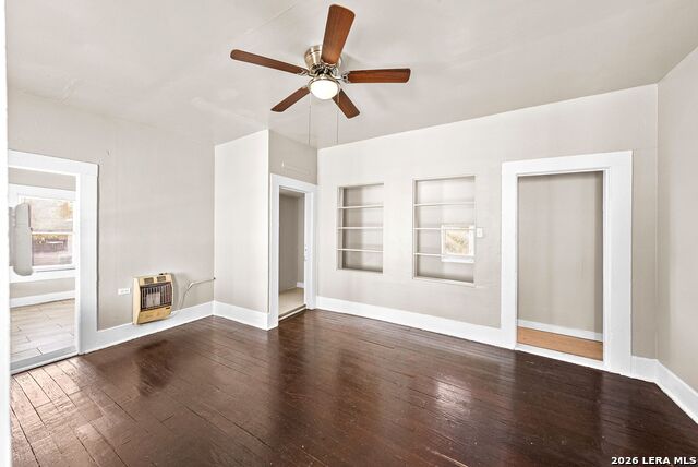 Image 23 of 51 For 124 Ashby Pl E