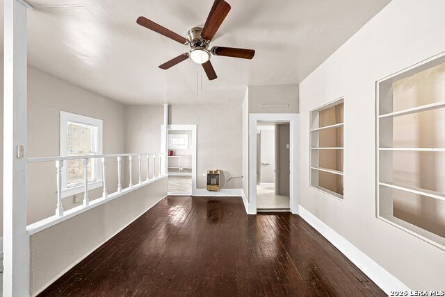 Image 24 of 51 For 124 Ashby Pl E