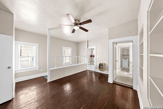 Image 25 of 51 For 124 Ashby Pl E