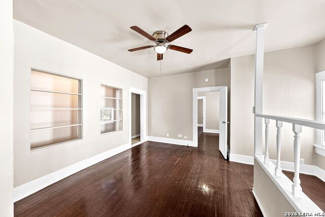 Image 26 of 51 For 124 Ashby Pl E