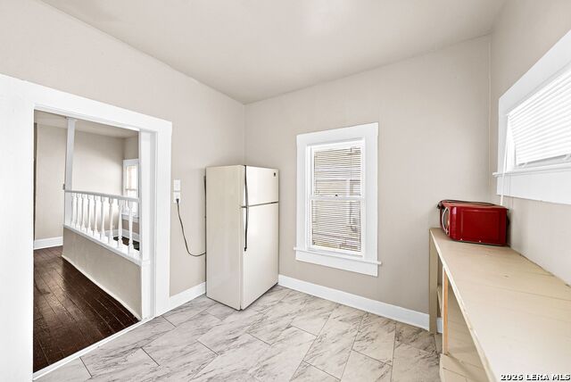 Image 29 of 51 For 124 Ashby Pl E