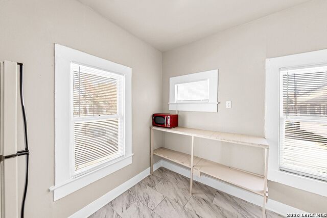 Image 30 of 51 For 124 Ashby Pl E