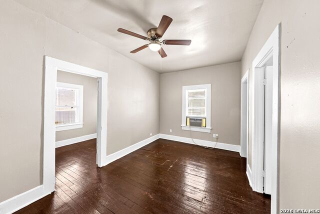 Image 33 of 51 For 124 Ashby Pl E