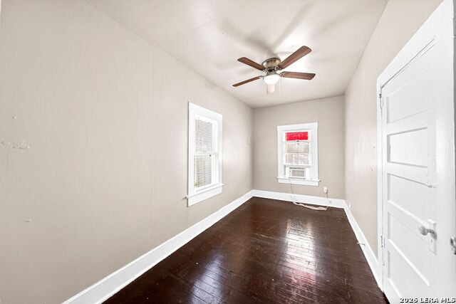 Image 34 of 51 For 124 Ashby Pl E