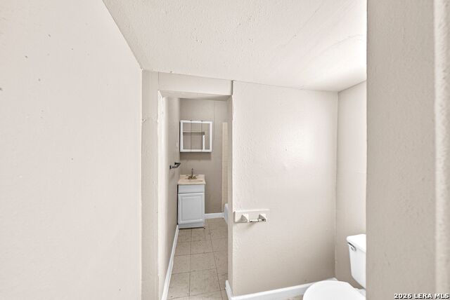 Image 37 of 51 For 124 Ashby Pl E