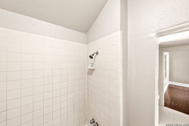 Image 39 of 51 For 124 Ashby Pl E