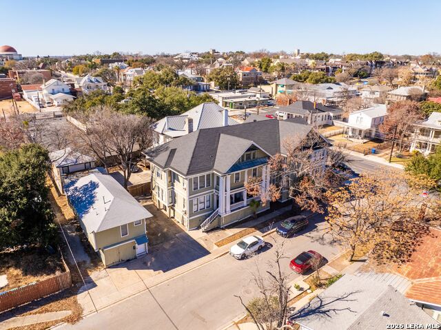 Image 40 of 51 For 124 Ashby Pl E